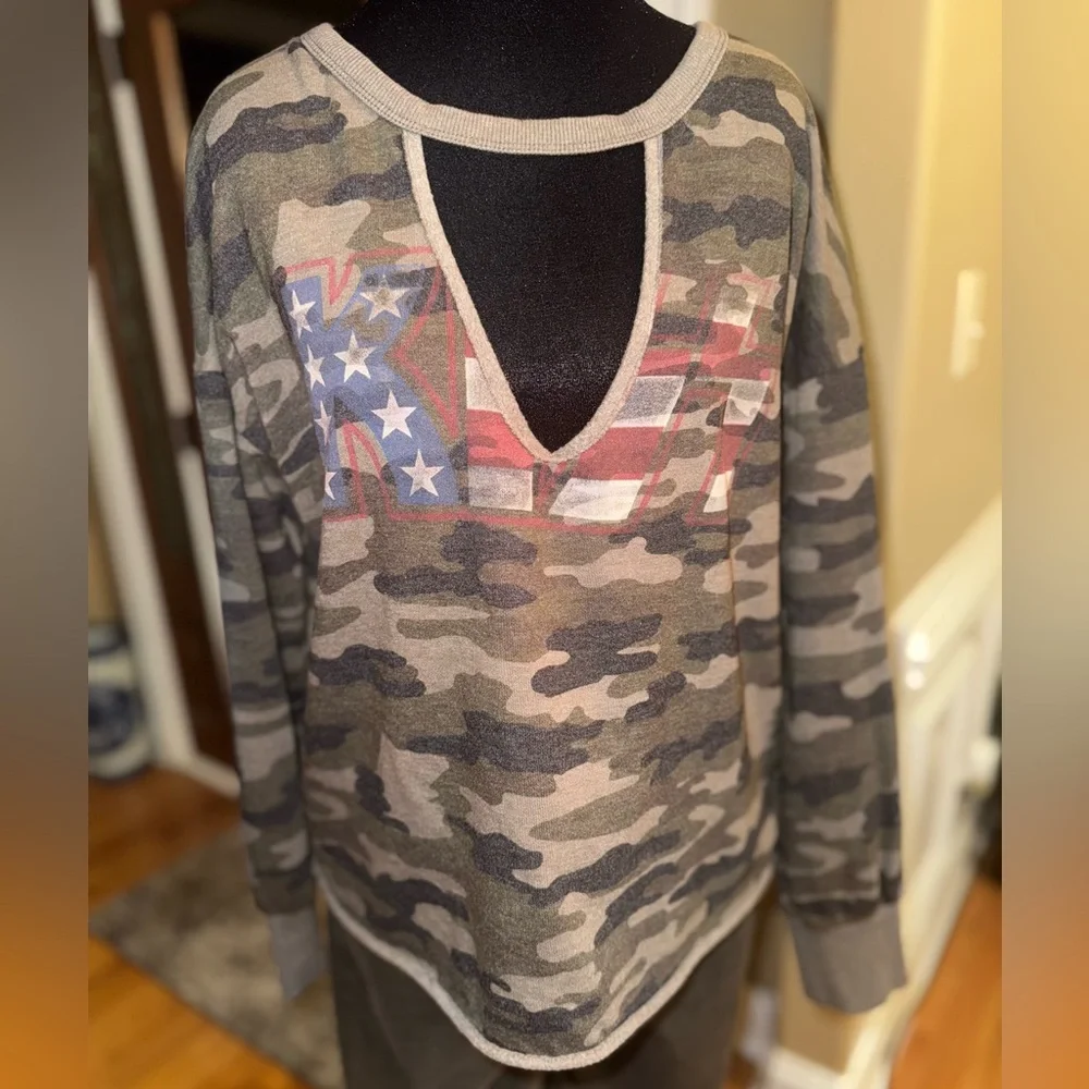 LUCKY BRAND KIZZ NORTH AMERICAN TOUR 79 CAMO SWEATSHIRT WOMEN'S L - Picture 2 of 5